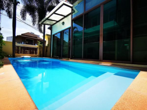 82Patong Excellent Location in Patong Private Pool Villa Extremely Convenient Walk to Jungceylon Bannzan Seafood Butler in Core Business District